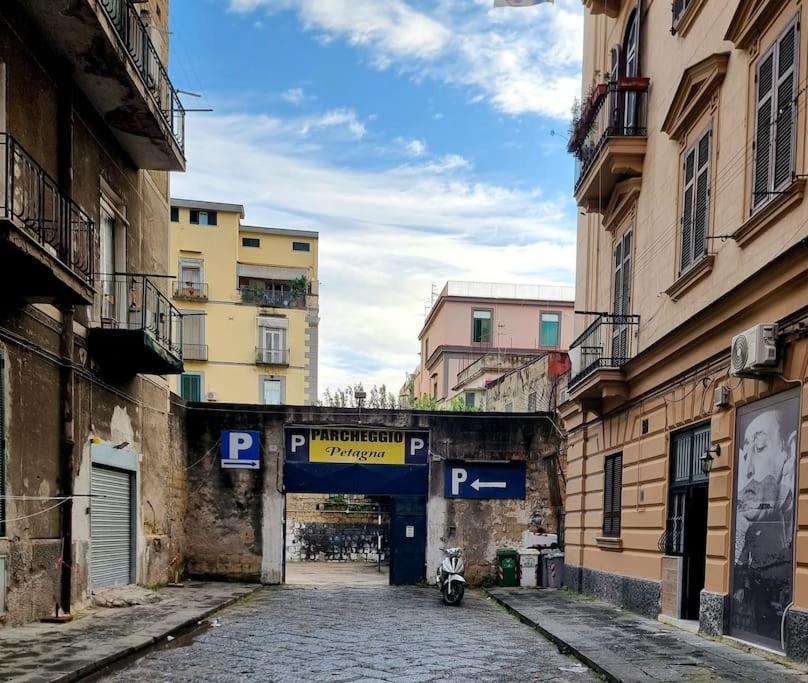 Casa Comoda E Centrale In Quartiere Storico Di Napoli Екстериор снимка